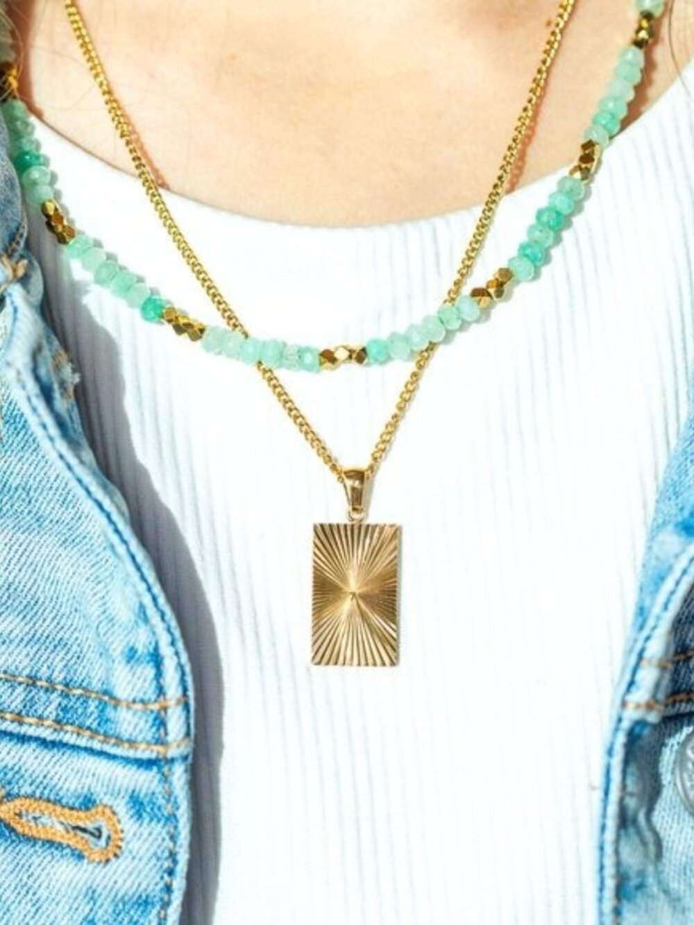 BUDNLE TWO ITEMS Green Beaded Necklace Gold Sunburst Pendant Necklace WATERPROOF
